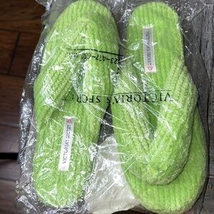 Y2K deadstock ▶️ Victoria’s Secret ◀️ Vintage 1998 Chenille Kiwi Slippers